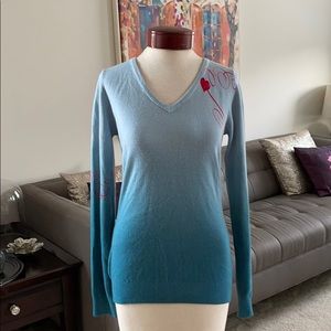 Beautiful blue ombré sweater tattoo heart pattern